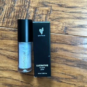 Younique Lucrative Lip gloss in Loyal